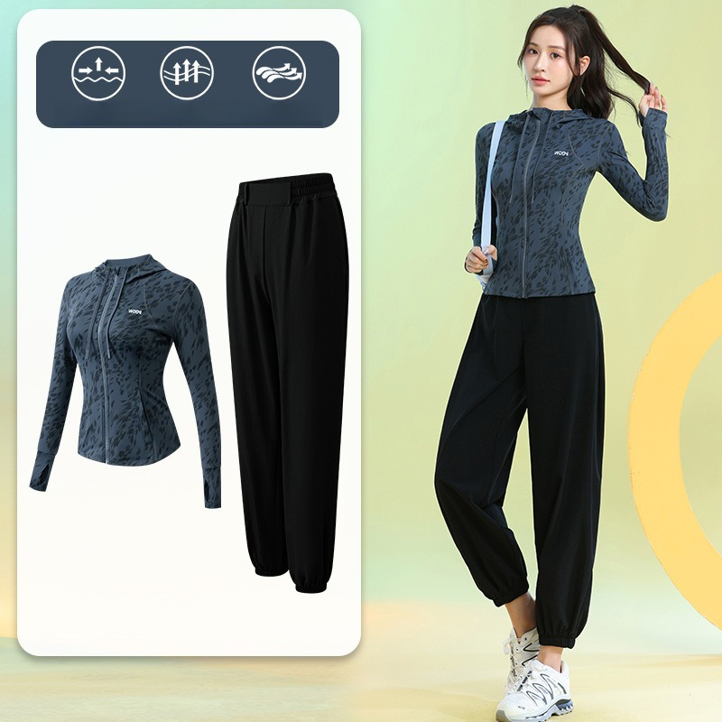 Running Gear - ชุดวิ่งผู้หญิงแขนยาวลายดอกไม้ ซิปฮู้ดดี้ กางเกงจ็อกเกอร์ แห้งเร็ว 2 ชิ้น